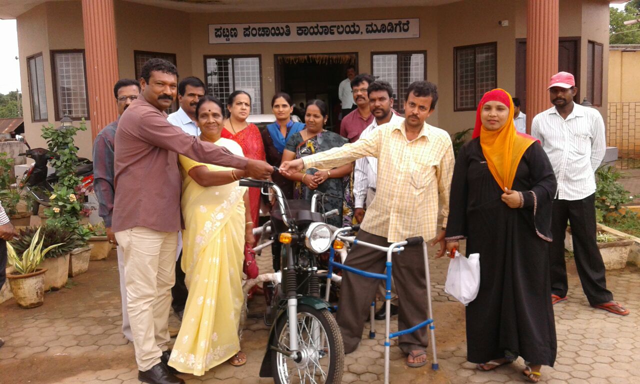 ವಿಕಲಚೇತನರಿಗೆ ತ್ರಿಚಕ್ರ ವಾಹನ ವಿತರಣೆ